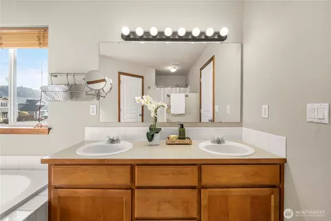 Bath - 1503 Riddell Ave NE, Orting, WA 98360 photo 2 of 6