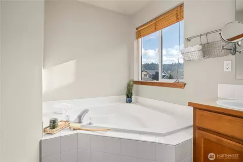 Bath - 1503 Riddell Ave NE, Orting, WA 98360 photo 3 of 6
