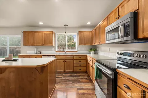 Kitchen - 1503 Riddell Ave NE, Orting, WA 98360 photo 2 of 3