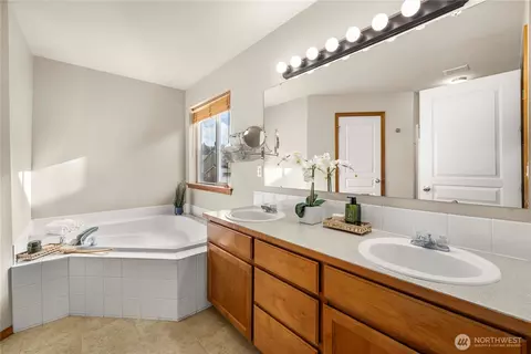 Bath - 1503 Riddell Ave NE, Orting, WA 98360 photo 1 of 6