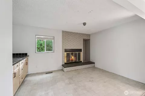 9321 Sharon Dr, Everett, WA 98204 photo 4