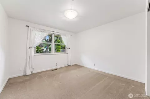 Bedroom - 1323 Willow St, Sumner, WA 98390 photo 3 of 4