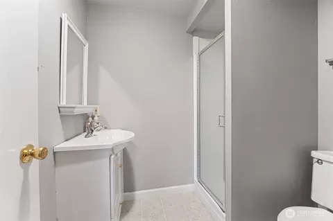 Bath - 1323 Willow St, Sumner, WA 98390 photo 3 of 3