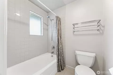 Bath - 1323 Willow St, Sumner, WA 98390 photo 2 of 3