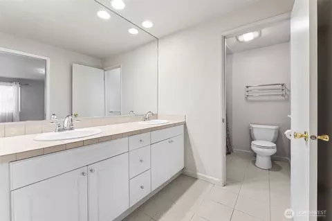 Bath - 1323 Willow St, Sumner, WA 98390 photo 1 of 3
