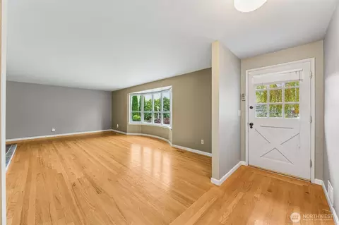 Living - 1323 Willow St, Sumner, WA 98390 photo 2 of 5