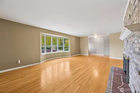 Living - 1323 Willow St, Sumner, WA 98390 photo 4 of 5