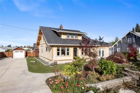 202 Prospect St E, Eatonville, WA 98328