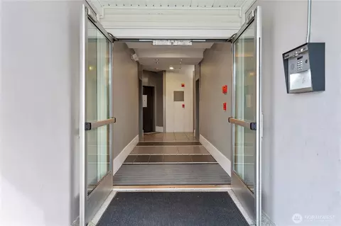 2840 SW Raymond St #203, Seattle, WA 98126