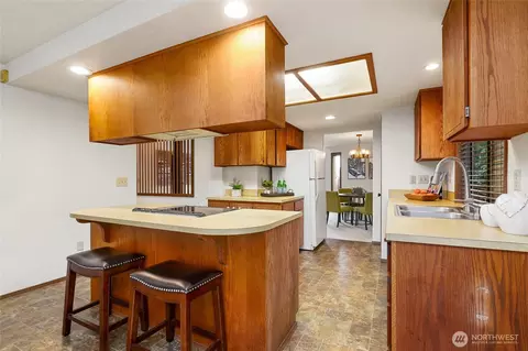 Kitchen - 401 169th St SE, Bothell, WA 98012 photo 3 of 5
