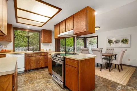 Kitchen - 401 169th St SE, Bothell, WA 98012 photo 5 of 5