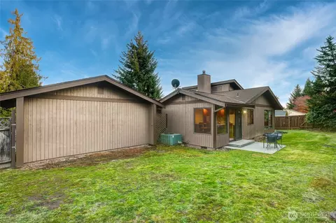 Exterior - 401 169th St SE, Bothell, WA 98012 photo 6 of 7