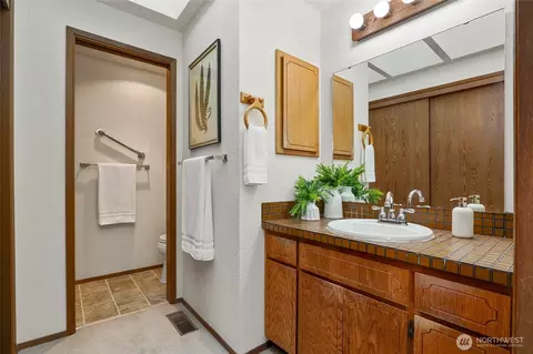 Bath - 401 169th St SE, Bothell, WA 98012 photo 1 of 2