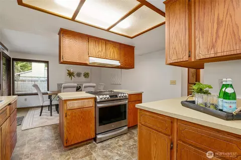 Kitchen - 401 169th St SE, Bothell, WA 98012 photo 2 of 5