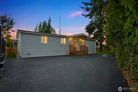 1815 Casino Rd W, Everett, WA 98204