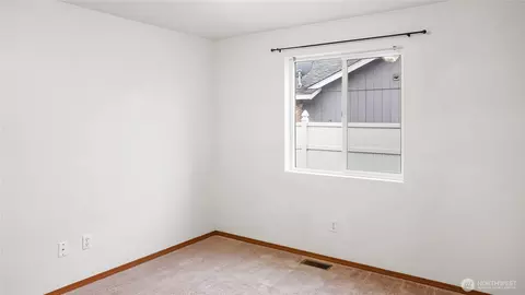 Bedroom - 940 S Capstone Ave, Othello, WA 99344 photo 2 of 3