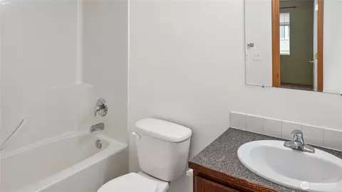 Bath - 940 S Capstone Ave, Othello, WA 99344 photo 3 of 3