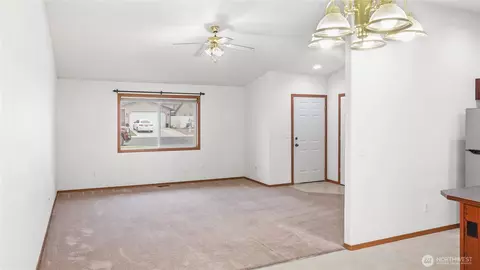 Living - 940 S Capstone Ave, Othello, WA 99344 photo 2 of 2