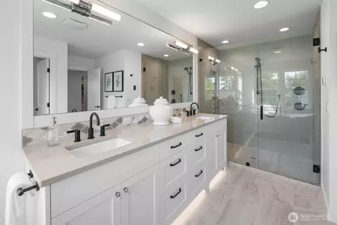 Bath - 210 35th Ave E, Seattle, WA 98112 photo 3 of 6