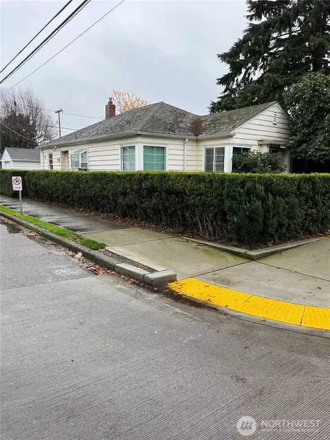 6900 S Flora Ave, Seattle, WA 98108