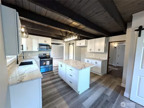 Kitchen - 19503 22nd Ave E, Spanaway, WA 98387 photo 4 of 7