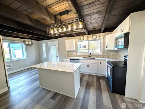 Kitchen - 19503 22nd Ave E, Spanaway, WA 98387 photo 6 of 7