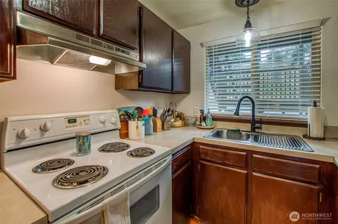 Kitchen - 178 Lovers Ln #A102, Eastsound, WA 98245 photo 3 of 4