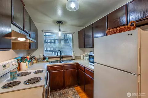 Kitchen - 178 Lovers Ln #A102, Eastsound, WA 98245 photo 2 of 4