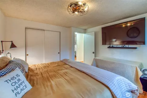 Bedroom - 178 Lovers Ln #A102, Eastsound, WA 98245 photo 3 of 3