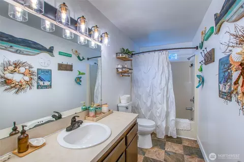 Bath - 178 Lovers Ln #A102, Eastsound, WA 98245 photo 1 of 1