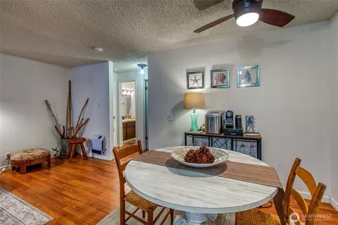Dining - 178 Lovers Ln #A102, Eastsound, WA 98245 photo 2 of 2