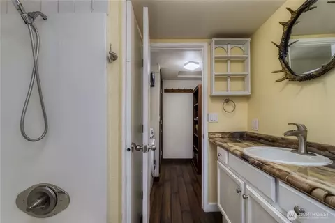 Bath - 48 Blue Jay Loop, Walla Walla, WA 99362 photo 1 of 2