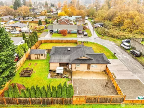 302 1st Ave E, Pacific, WA 98047