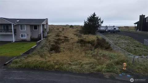 33707 G St, Ocean Park, WA 98640