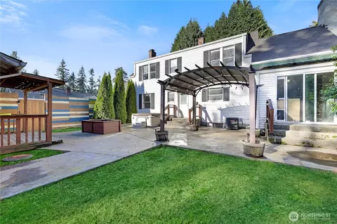 Exterior - 702 47th St SE, Everett, WA 98203 photo 3 of 5