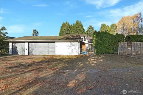 Exterior - 702 47th St SE, Everett, WA 98203 photo 4 of 5