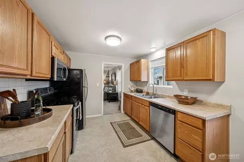 Kitchen - 1776 Lafromboise St, Enumclaw, WA 98022 photo 2 of 2
