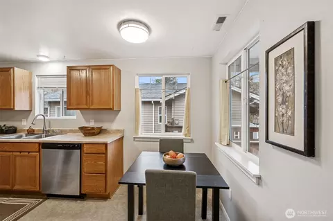 Dining - 1776 Lafromboise St, Enumclaw, WA 98022 photo 1 of 2
