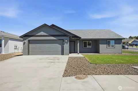 310 Poplar St NE, Royal City, WA 99357