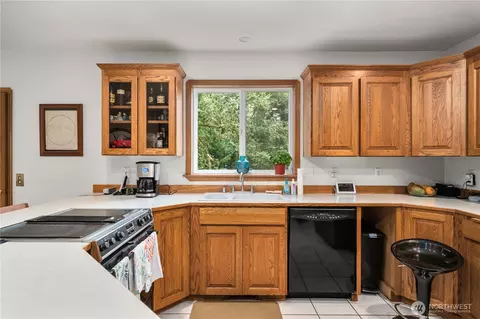 Kitchen - 26210 48th Avenue Ct E, Spanaway, WA 98387 photo 2 of 4