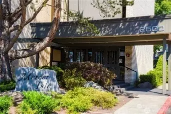 2500 81st Ave SE #128, Mercer Island, WA 98040