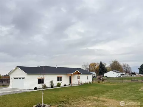 82 Nichols Rd, Omak, WA 98841