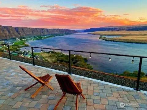 9769 Crescent Bar Rd NW, Quincy, WA 98848