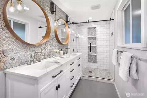Bath - 8831 Rivercrest Ave, Everett, WA 98208 photo 1 of 2