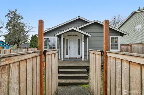 1755 NE 89th St, Seattle, WA 98115