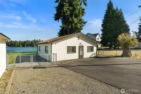 4904 N Island Dr, Bonney Lake, WA 98391