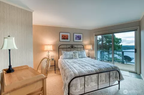 Bedroom - 573 Harborview Ln, Orcas Island, WA 98243 photo 3 of 4