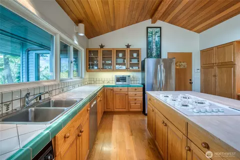Kitchen - 573 Harborview Ln, Orcas Island, WA 98243 photo 3 of 3
