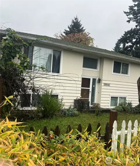 19041 8th Ave S, Burien, WA 98148