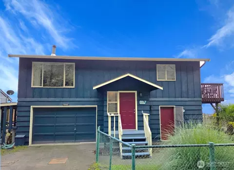 Exterior - 10 S Beach Dr, Everett, WA 98206 photo 5 of 5
